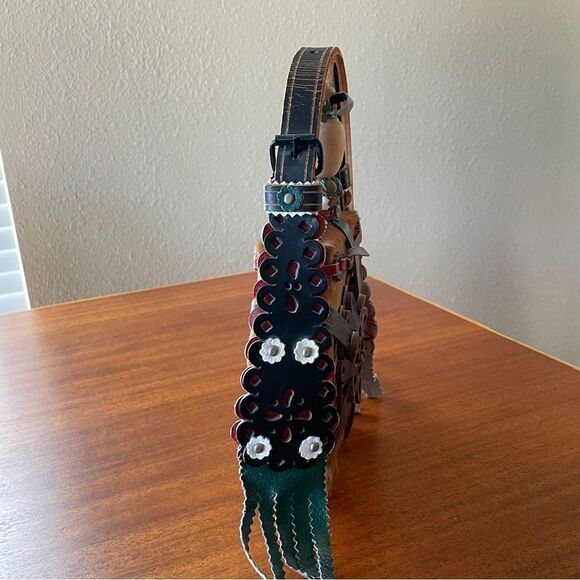 Vintage Hungarian Folk Art Wooden Horsehair Covered Canteen Flask Leather Strap - Picture 5 of 16